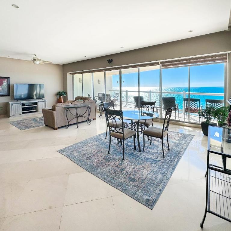 10th Floor Condo with Stunning Views Tranquil - Apartment - 3