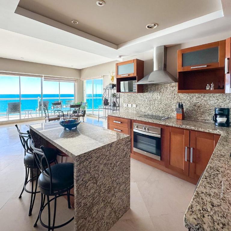 10th Floor Condo with Stunning Views Tranquil - Apartment - 13