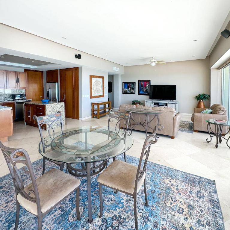 10th Floor Condo with Stunning Views Tranquil - Apartment - 12