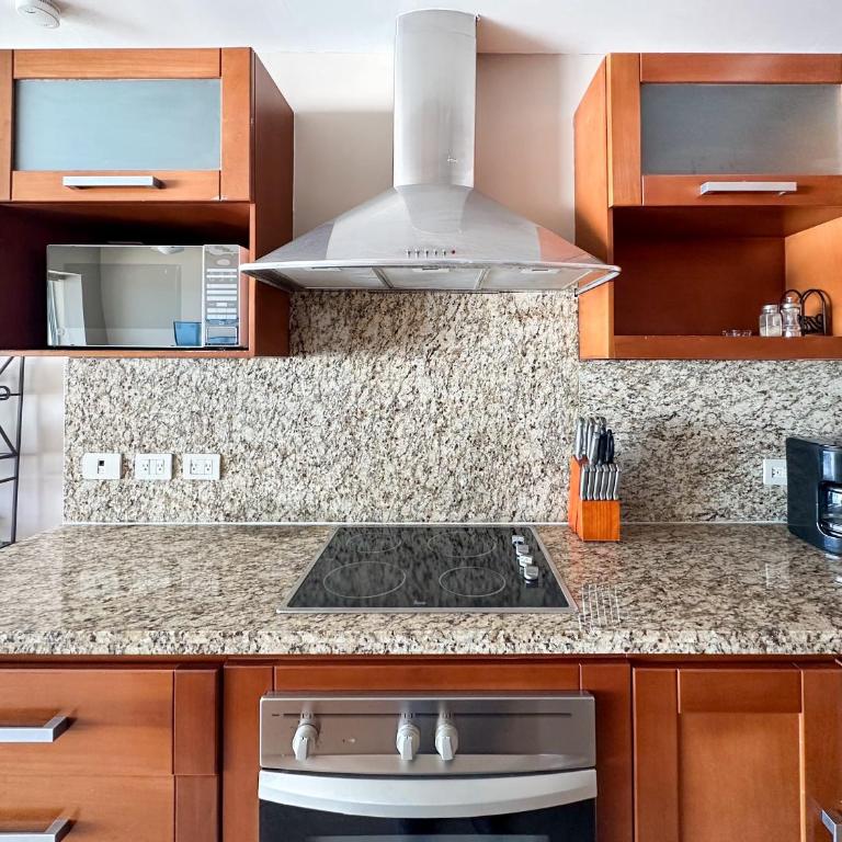 10th Floor Condo with Stunning Views Tranquil - Apartment - 17