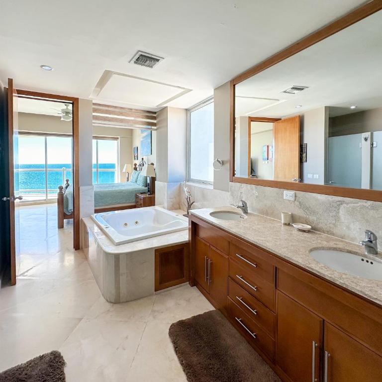 10th Floor Condo with Stunning Views Tranquil - Apartment - 23