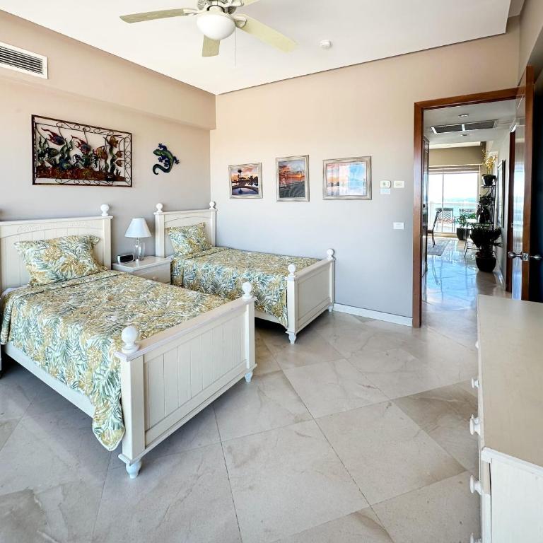 10th Floor Condo with Stunning Views Tranquil - Apartment - 29
