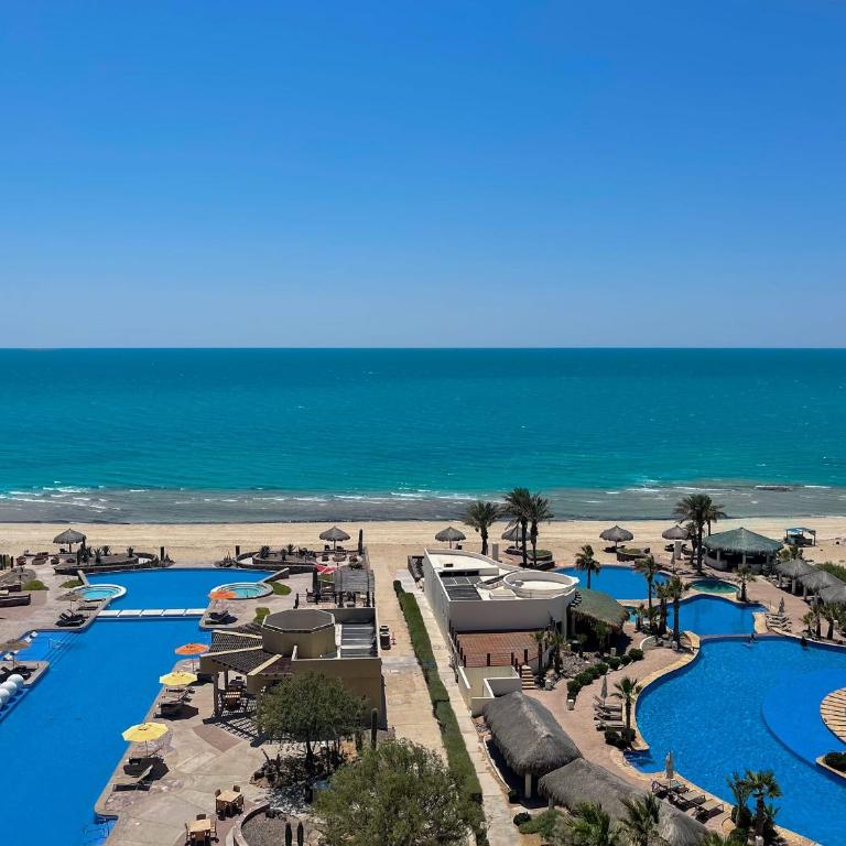 10th Floor Condo with Stunning Views Tranquil - Apartment - 34