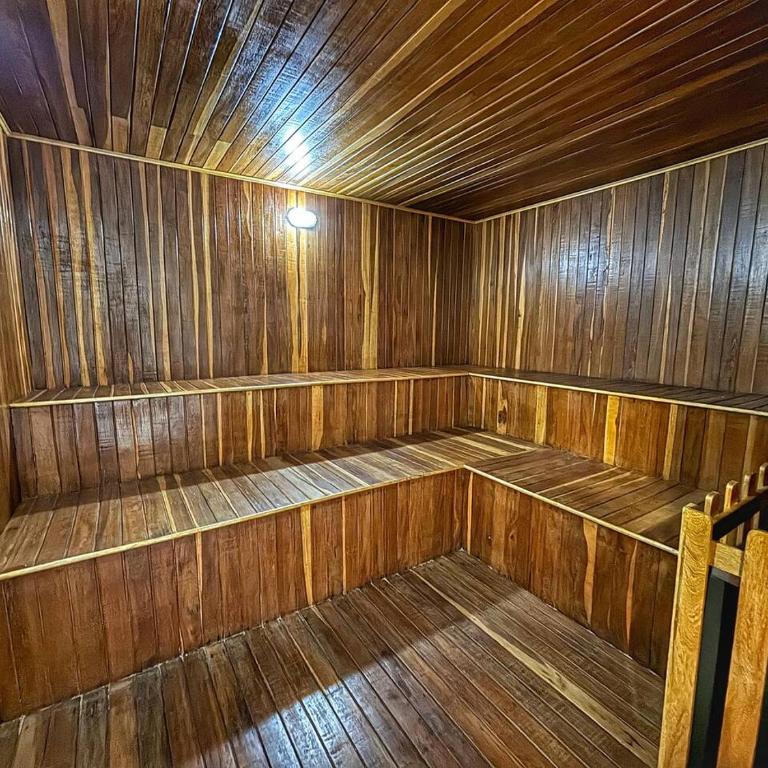 Loft Jacuzzi in the Manila-Poblado - One-Bedroom Apartment - 12