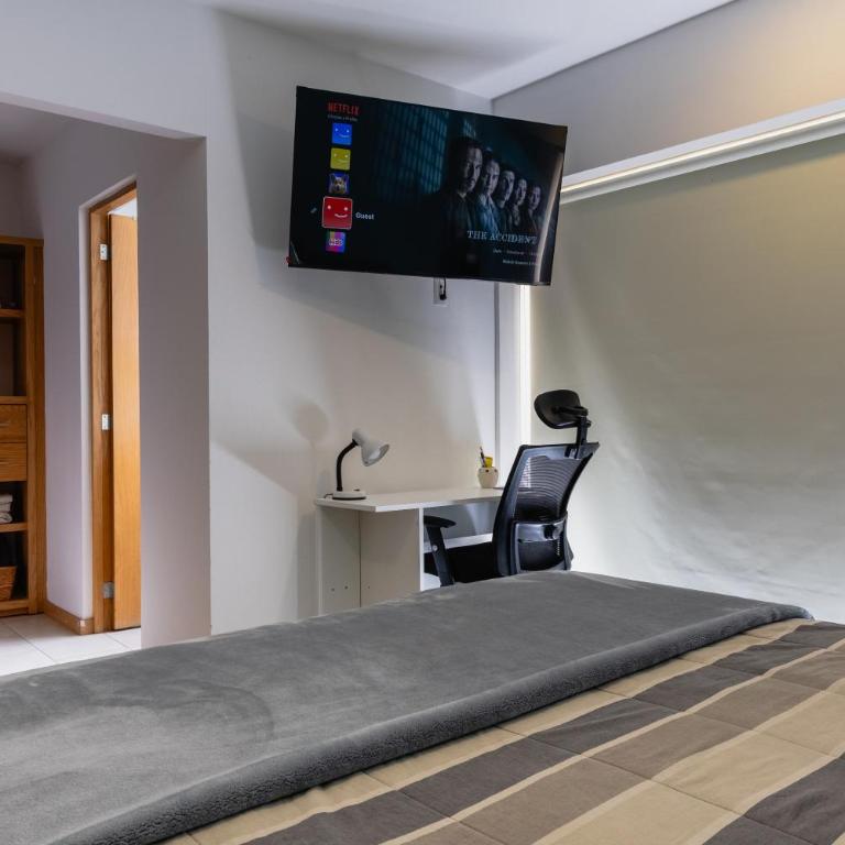 King Bed in Americana with Heated Pool & Panoramic Rooftop - Family Room with Private Bathroom - 1