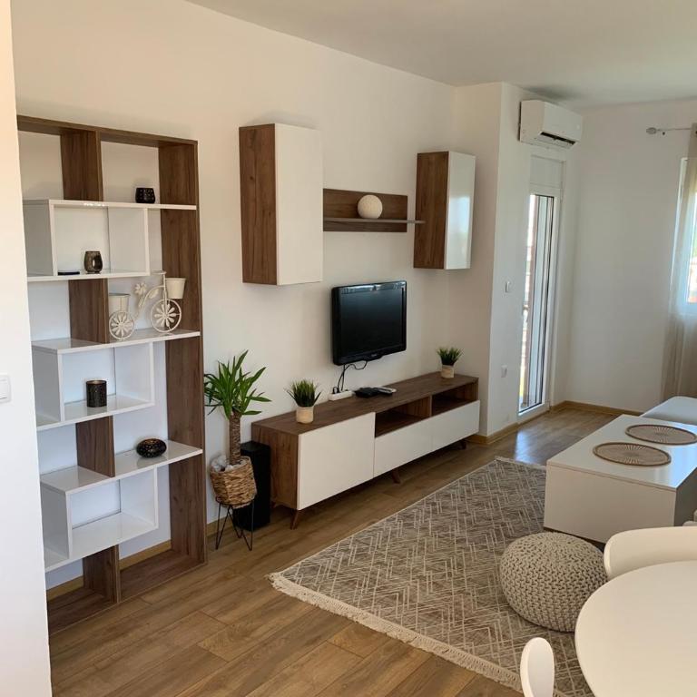Sunshine & Cozy Apartment - Two-Bedroom Apartment - 2