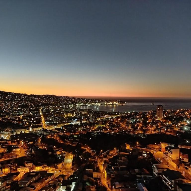Beautiful apartment overlooking Valparaíso Bay - Apartamento de 2 dormitorios con balcón y vistas al mar - 15