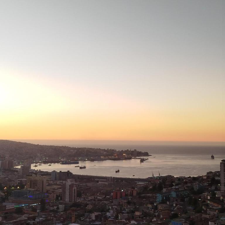 Beautiful apartment overlooking Valparaíso Bay - Apartamento de 2 dormitorios con balcón y vistas al mar - 16