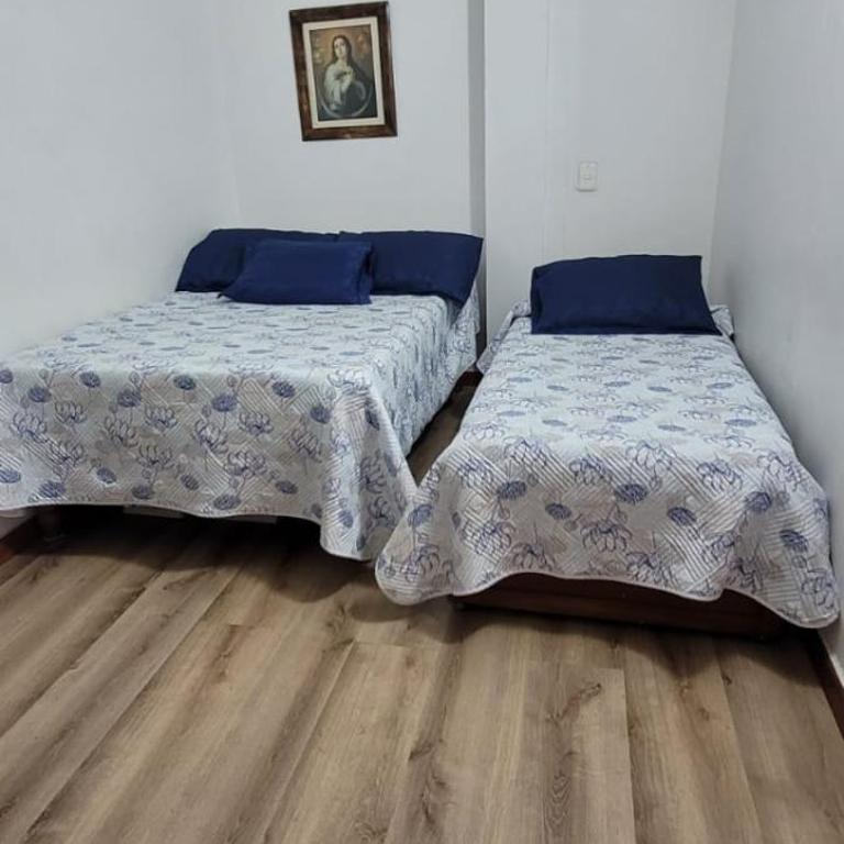 Hostal Famihotel Fundadores - Classic Triple Room - 2