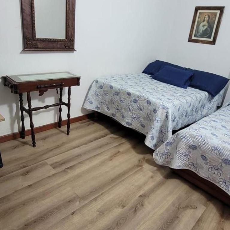 Hostal Famihotel Fundadores - Classic Triple Room - 1