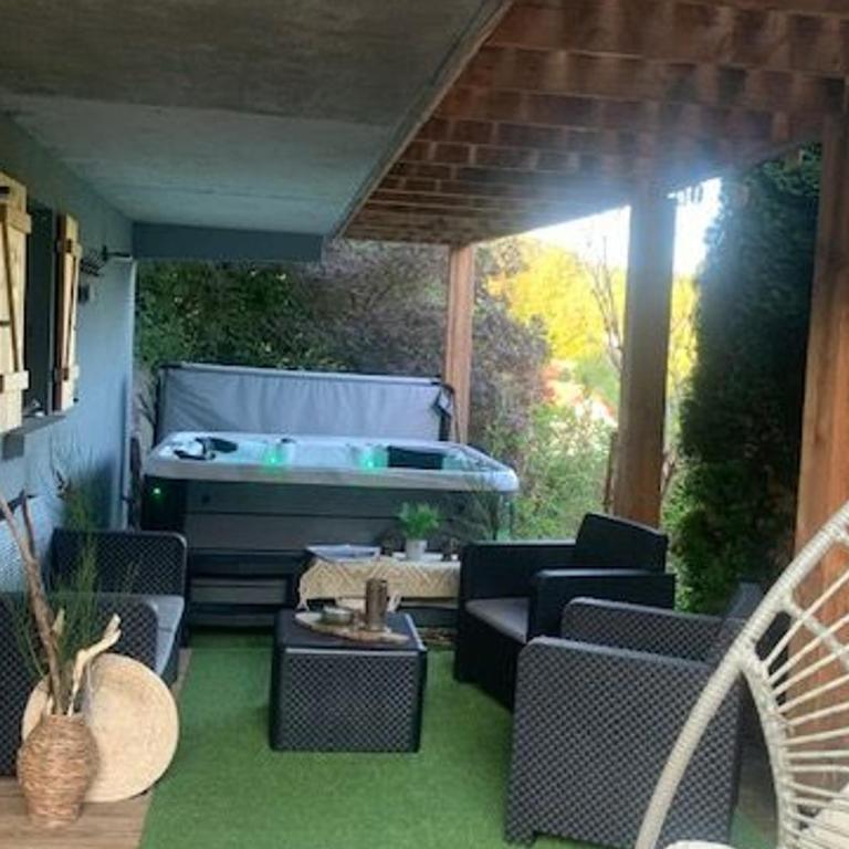Chalet chaleureux à Gérardmer avec spa et sauna - FR-1-589-843 - Maison de Vacances - 8
