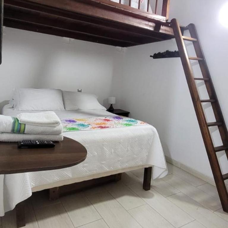 Hostal Famihotel Fundadores - Triple Room with Private Bathroom - 5