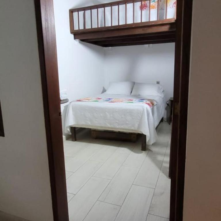 Hostal Famihotel Fundadores - Triple Room with Private Bathroom - 8
