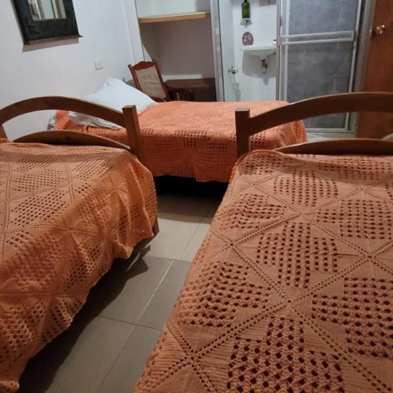 Hostal Famihotel Fundadores - Triple Room with Private Bathroom - 4