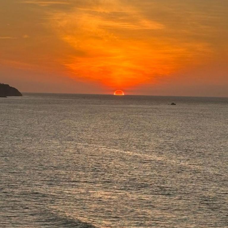 Oceanfront condo with private beach - Three-Bedroom Apartment - 2