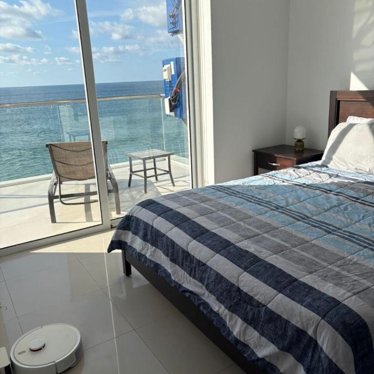 Oceanfront condo with private beach - Three-Bedroom Apartment - 10