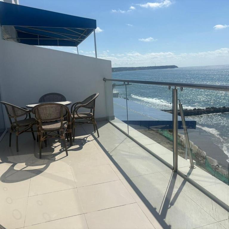 Oceanfront condo with private beach - Three-Bedroom Apartment - 16