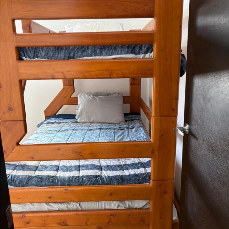 Oceanfront condo with private beach - Three-Bedroom Apartment - 25