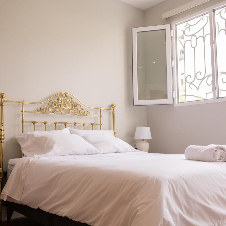 Casa Cáceres - Habitación con cama grande y vistas al jardín - 2