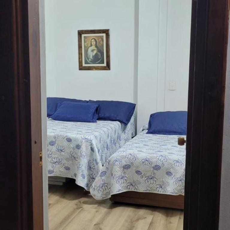 Hostal Famihotel Fundadores - Classic Triple Room - 4