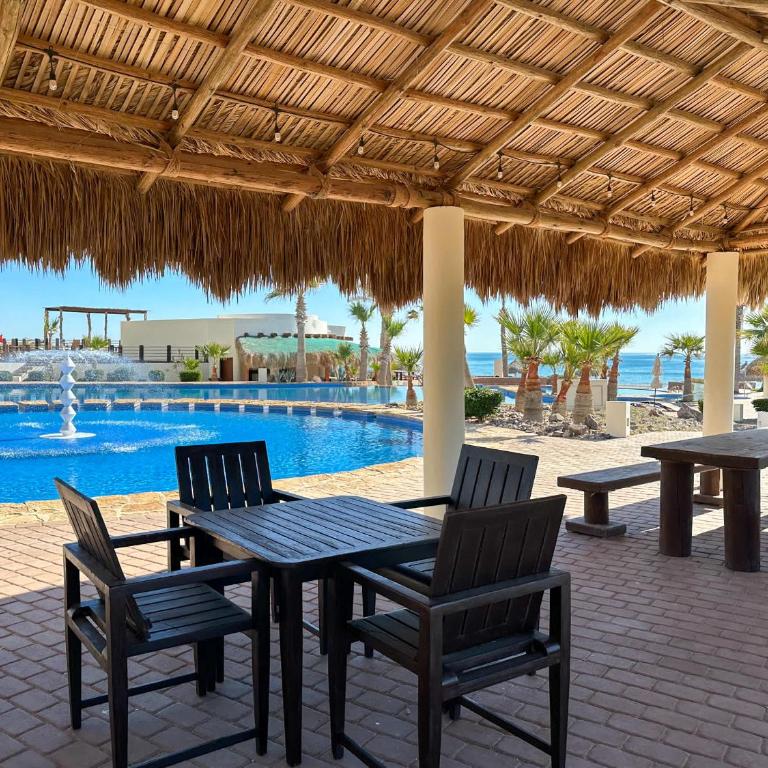 Quiet Beachfront Condo Pools & Beach Access #401 - Apartamento - 50
