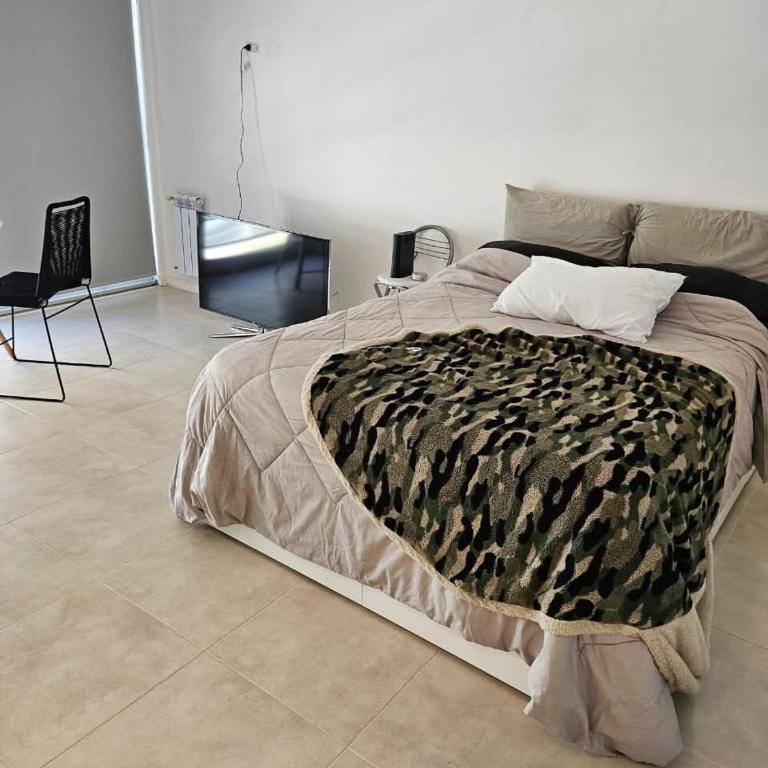 Hostal CITY - Two-Bedroom Deluxe Apartment with Garden View - 1