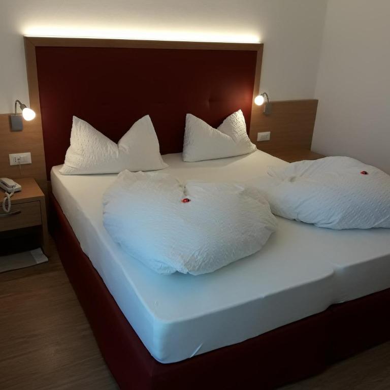 Hotel Lux - Camera Matrimoniale con Balcone - 17