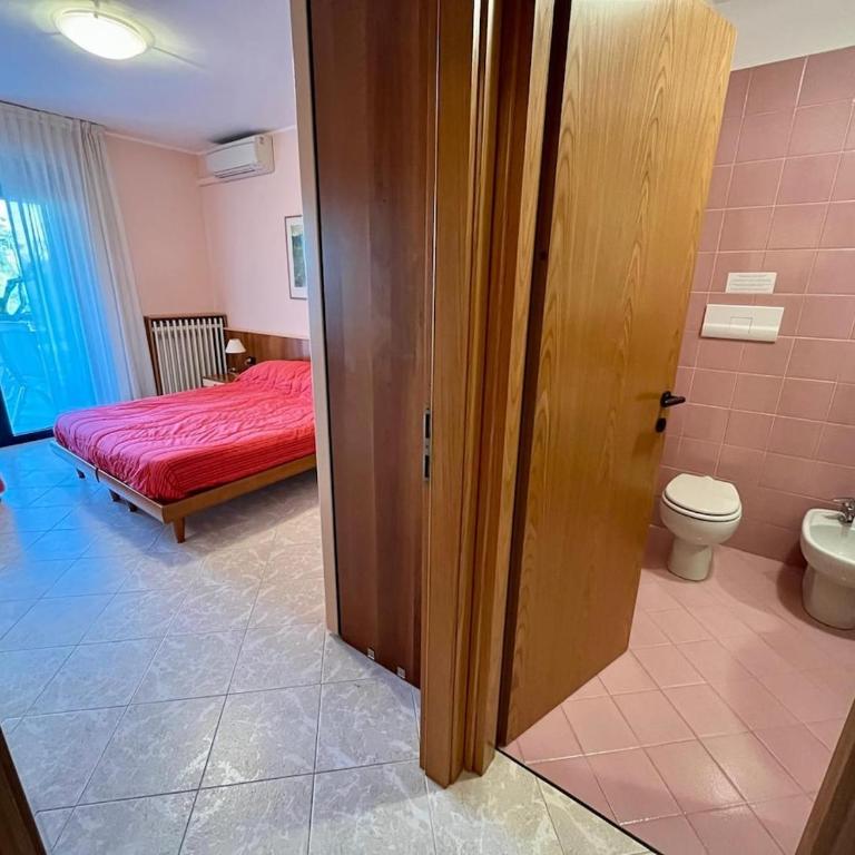 il Girasole Apartment with Garden View - One-Bedroom Apartment - 8