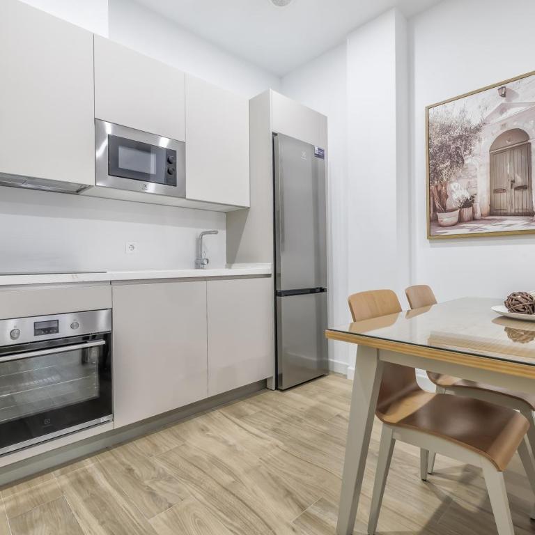 Alminar Apartamentos, Parking incluido junto al centro - Apartamento de 1 dormitorio - 2