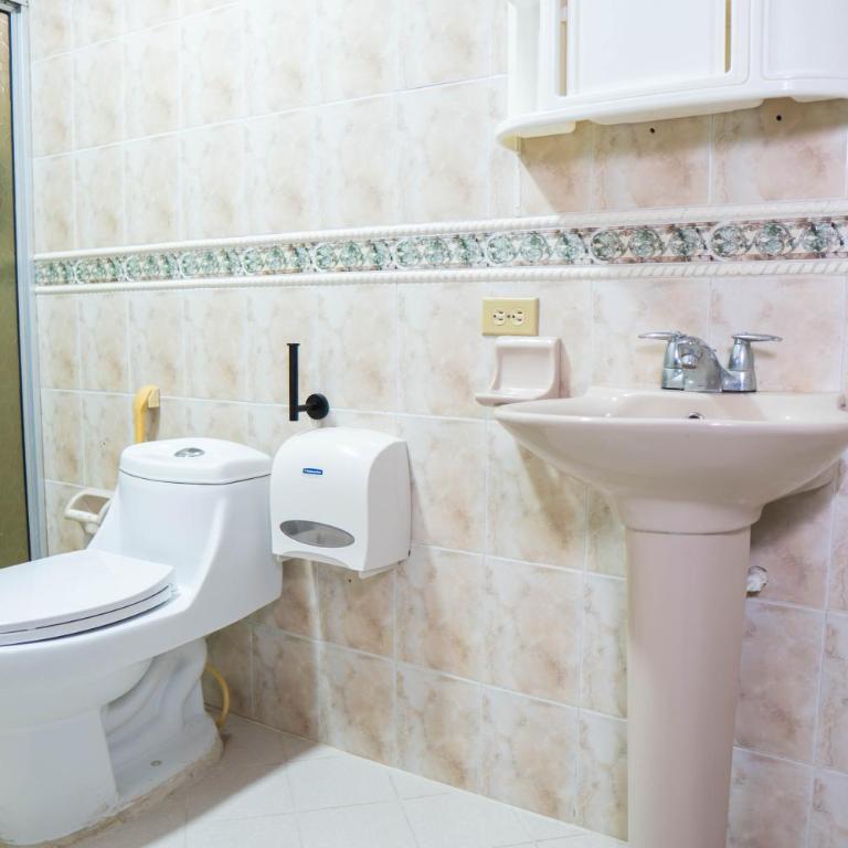 Hostal Nogal Inn - Habitación Doble Deluxe (2 adultos + 1 niño) - 2