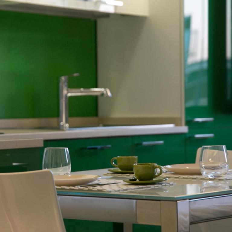 VERSOVERDE HOTEL Alzaia Naviglio Grande - Monolocale con Vista Naviglio (2 Adulti) - 1