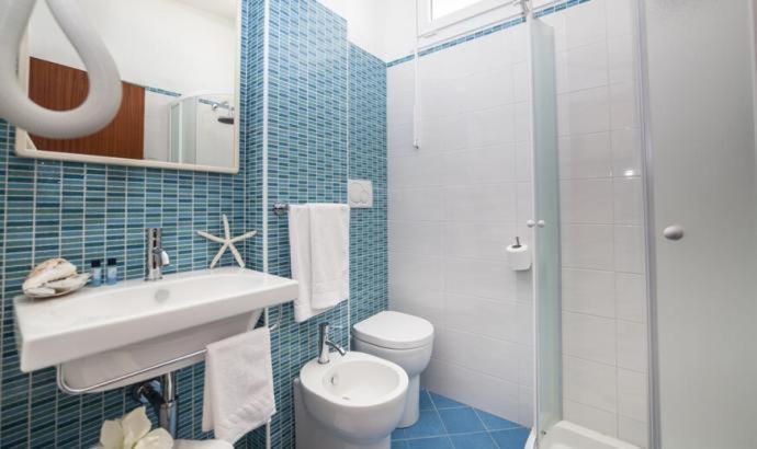 Hotel Bisanzio - Camera Familiare con Vista Mare Frontale (2 Adulti + 1 Bambino) - 14