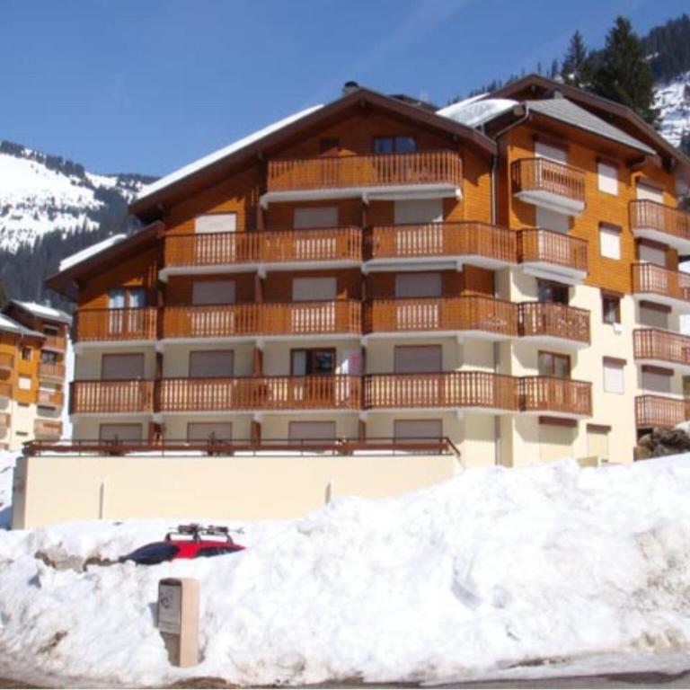 Apartment with 2 rooms and balcony - Appartement 2 Chambres - 3