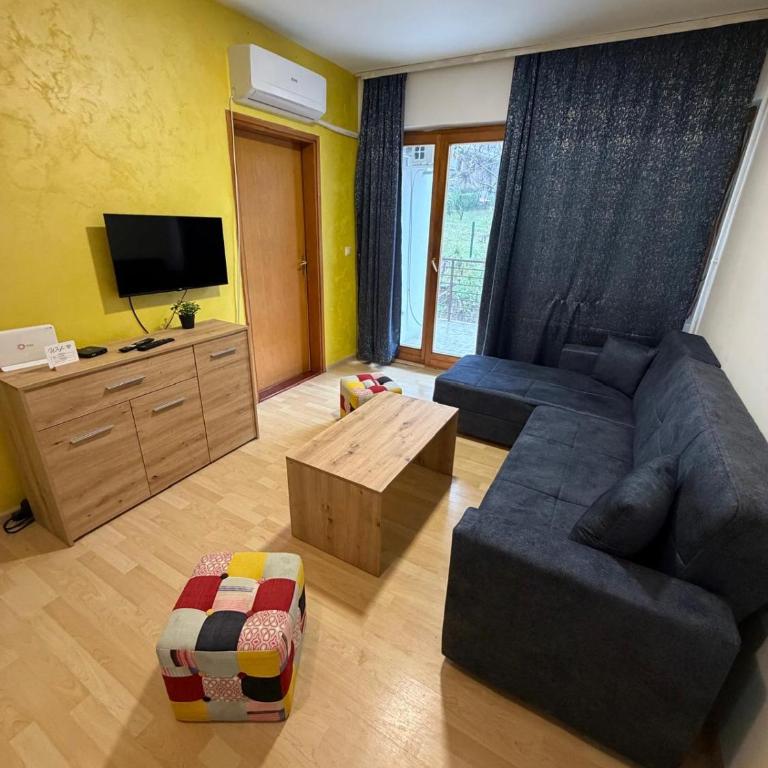 Sunny two bedroom in Rakovica - Apartman sa 2 Spavaće Sobe i Balkonom - 1