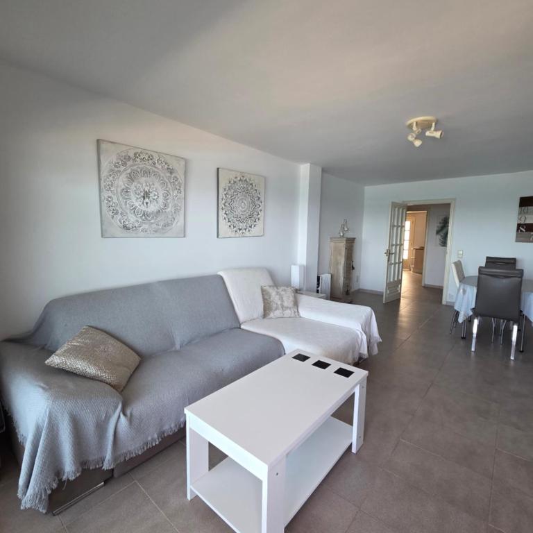 Apartamento frente a la playa - Apartment - 4