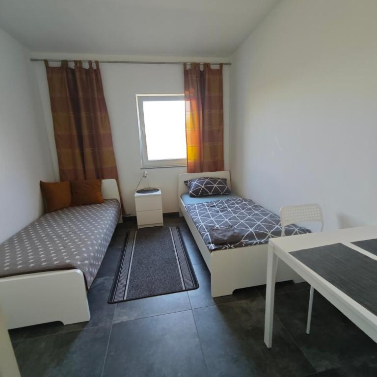 Zimmervermietung-Nbg - Chambre Lits Jumeaux avec Salle de Bains Commune - 1