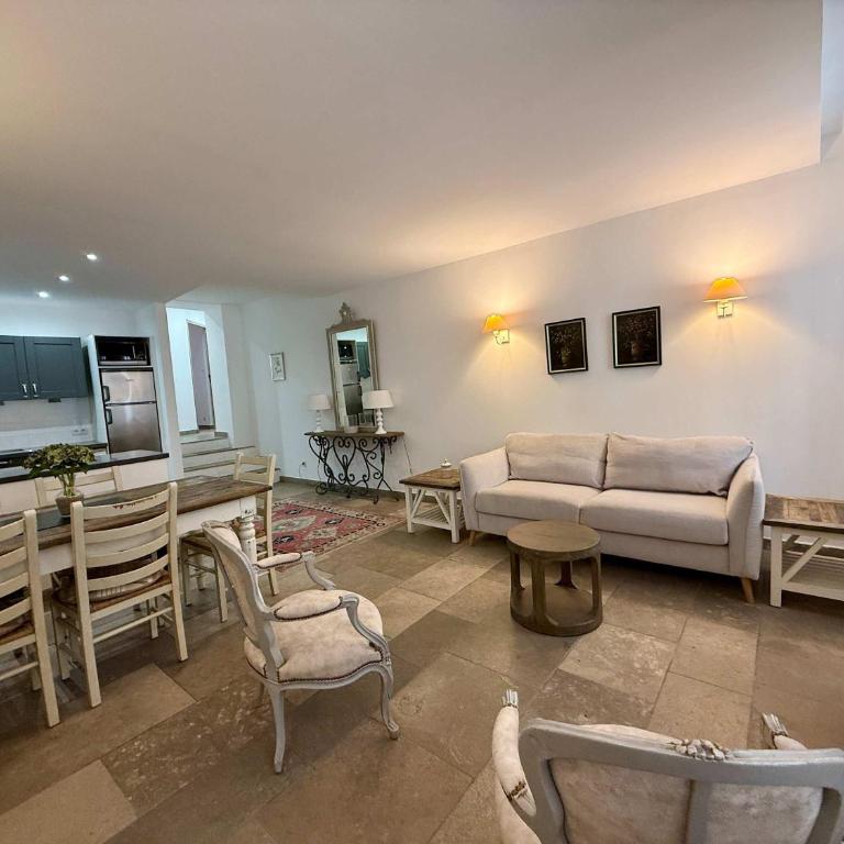 B003 Superbe 2 chambres centre Cannes - Appartement - 5