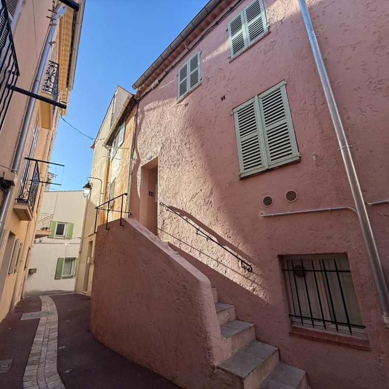 B003 Superbe 2 chambres centre Cannes - Appartement - 25