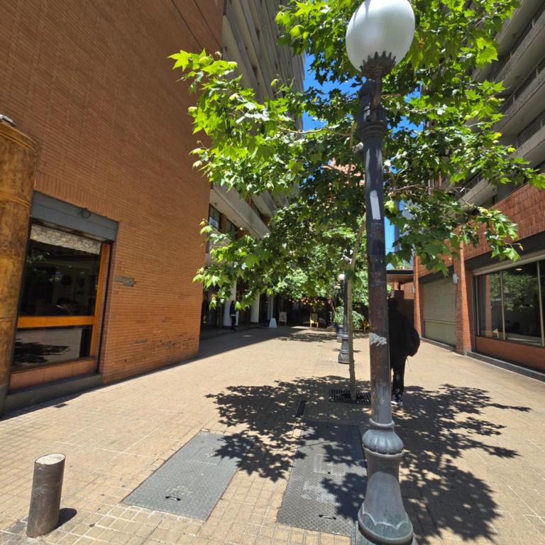 Providencia central y acogedor departamento 2 dorm Wifi y parking gratis - Two-Bedroom Apartment with Terrace - 17