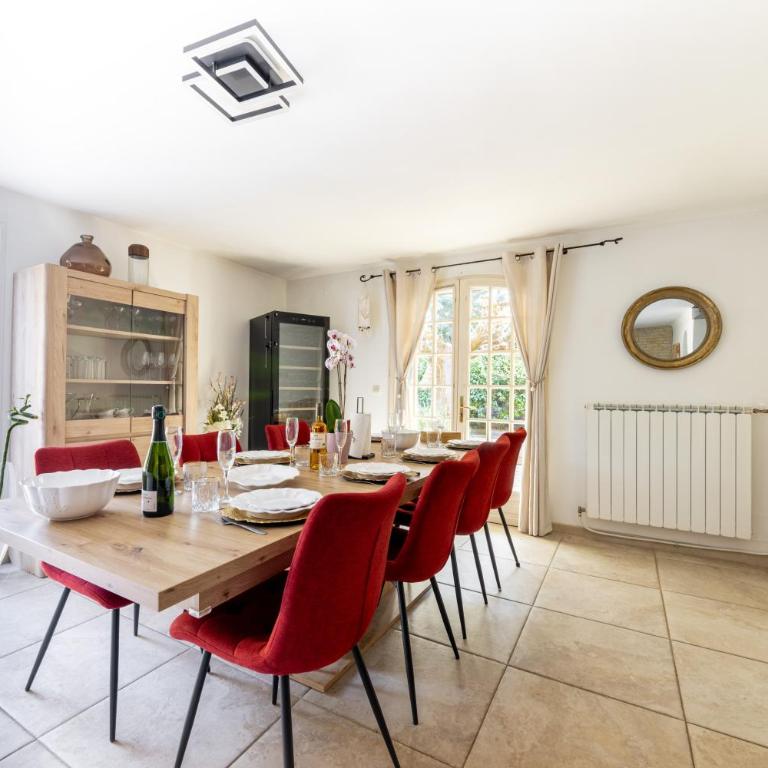Superbe Villa classée 4 étoiles, Jardin 1200m2 et Piscine - 8 Personnes - Maison de Vacances 4 Chambres - 17