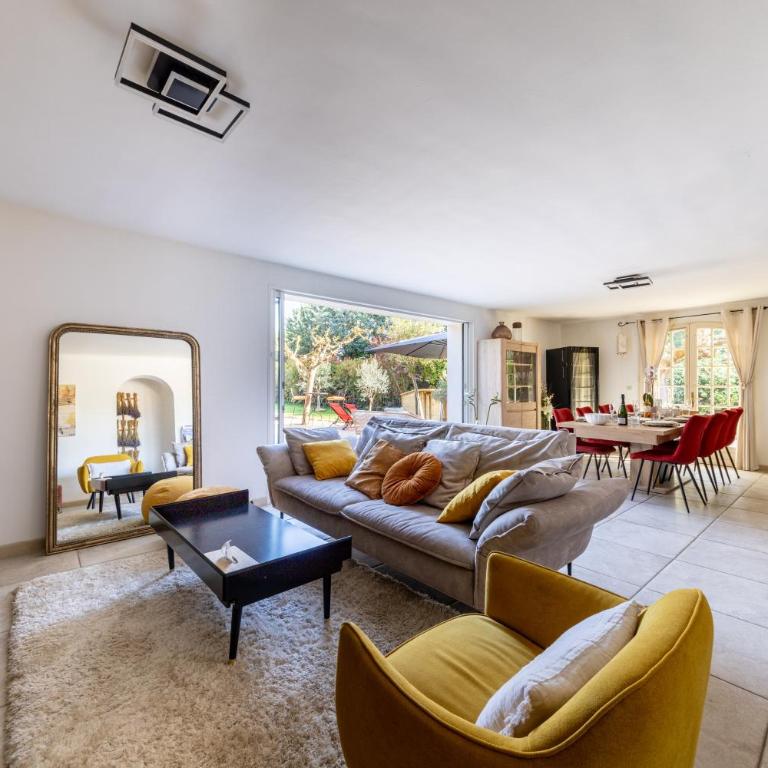 Superbe Villa classée 4 étoiles, Jardin 1200m2 et Piscine - 8 Personnes - Maison de Vacances 4 Chambres - 15