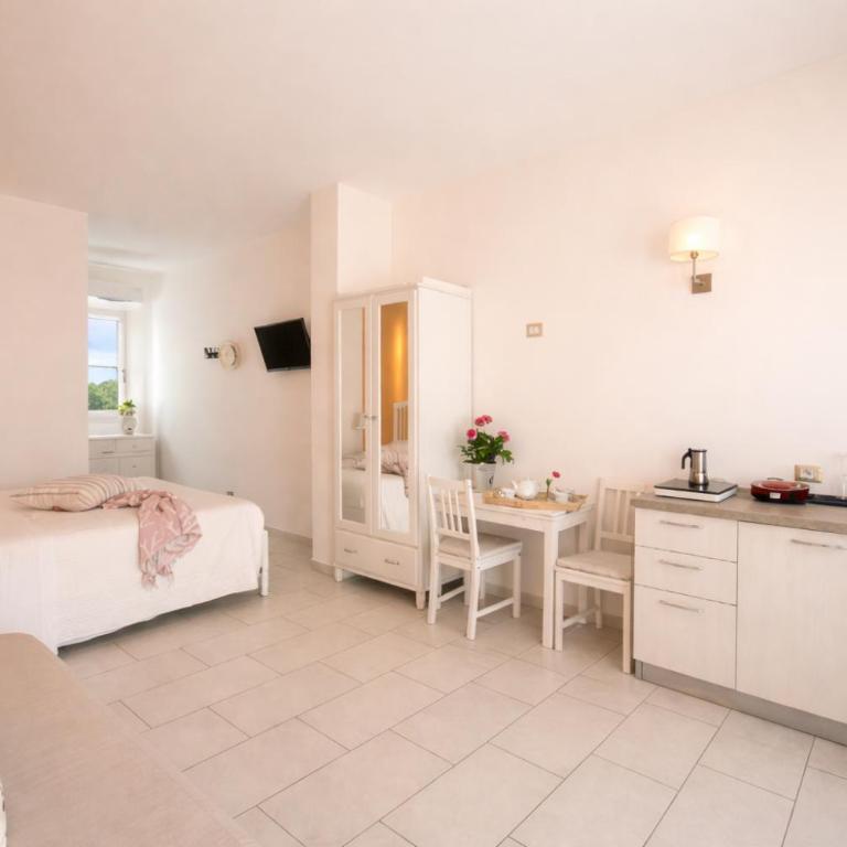Isola Charm B&B - Pool & Nature Stay - Monolocale con Terrazza - 3