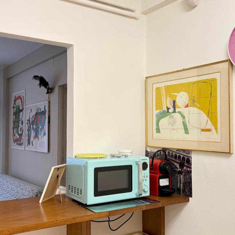 Behind On The Canalside Venice - One-Bedroom Apartment - 9
