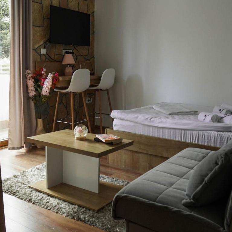 Hop Kop - Studio Apartment with Balcony - 1
