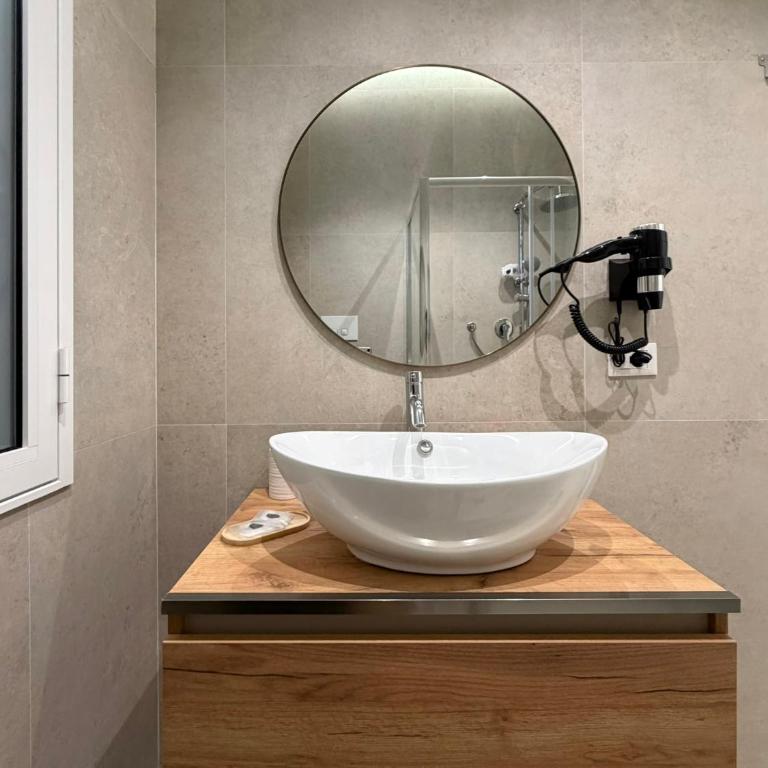 Suites Domus Fysi - Quadruple Room with Private Bathroom - 20