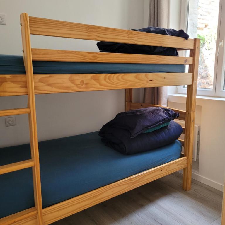 L établissement LA PLAGE A 2 PAS vous propose, 3 Appartements DEUX chambres, 1 appartement une pièce , NETFLIX, lits faits à votre arrivée, serviettes de toilette, Ménage, Wifi, en hyper centre ,Plage à 100m, BOX à Vélos, paiement 3 fois sans frais - Appartement 2 Chambres - 14