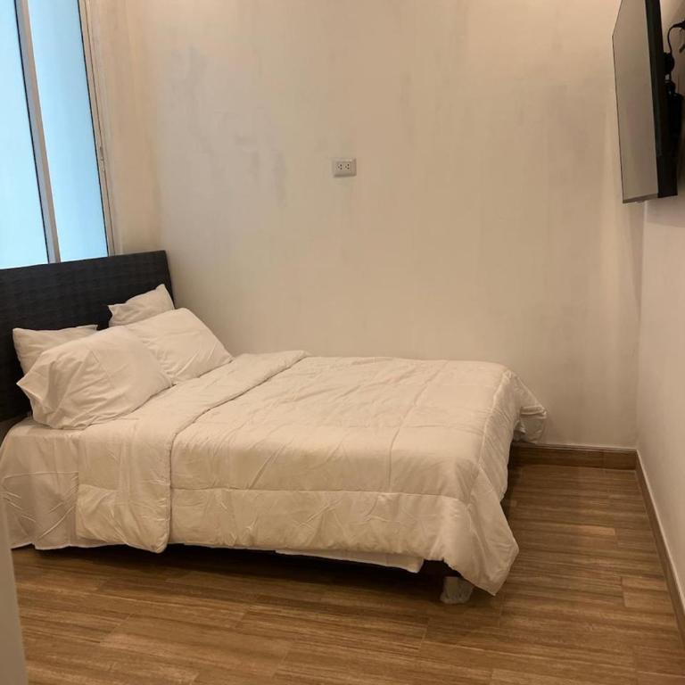 Dpto de Lujo Centrico con Jacuzzi y Balcon Parque de las Aguas - Two-Bedroom Apartment with Balcony - 5