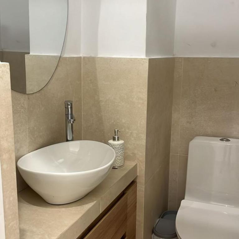 Dpto de Lujo Centrico con Jacuzzi y Balcon Parque de las Aguas - Two-Bedroom Apartment with Balcony - 6