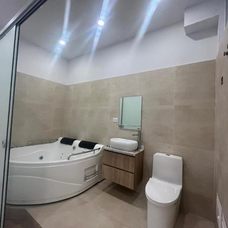Dpto de Lujo Centrico con Jacuzzi y Balcon Parque de las Aguas - Two-Bedroom Apartment with Balcony - 21