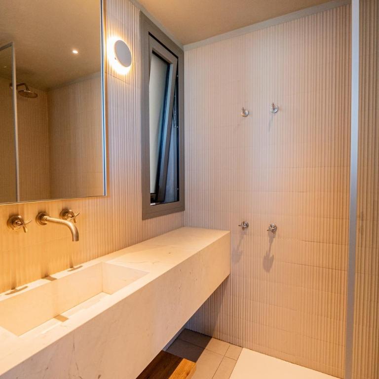 CasaChica Hotel - Three-Bedroom Apartment with Sea View - 10